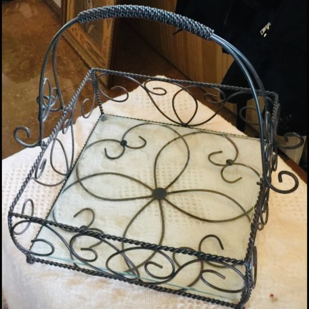 SLAH Jamestown Centerpiece Wrought Iron/Glass New! No box.